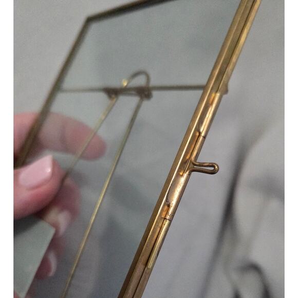 Isaac Jacobs Floating 5x7 Photo Picture Frame Glass Brass Gold Tone - Picture 4 of 7